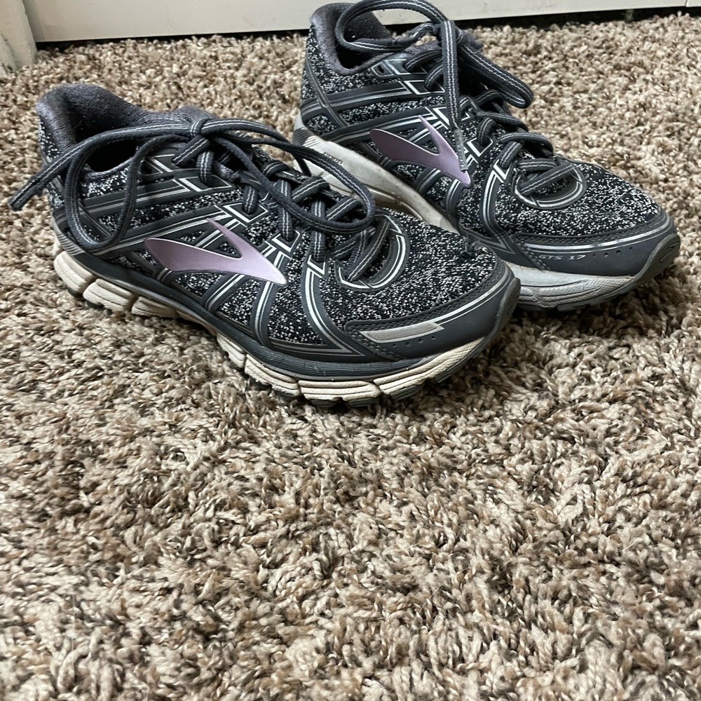 Women’s size 7.5 Athletic Running Shoes Brooks Grey with Mesh Upper